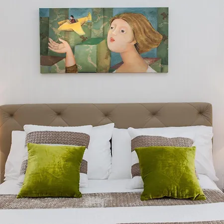 Attrezzato Ed Elegante Al Colosseo *