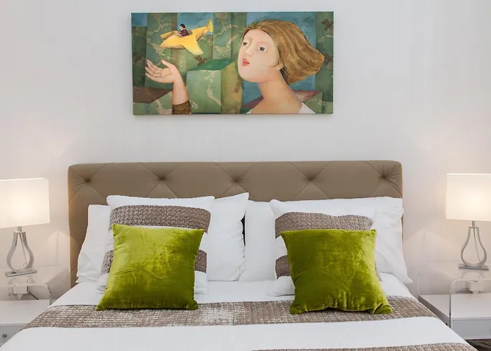 Attrezzato Ed Elegante Al Colosseo *